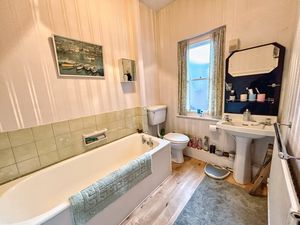 Photo 25- click for photo gallery